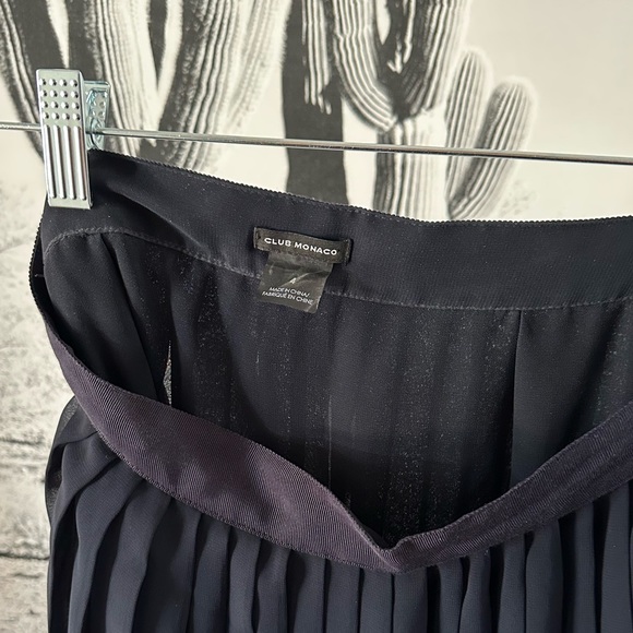 Dark navy, pleated skirt from Club Monaco. Just around knee length. - Picture 3 of 7